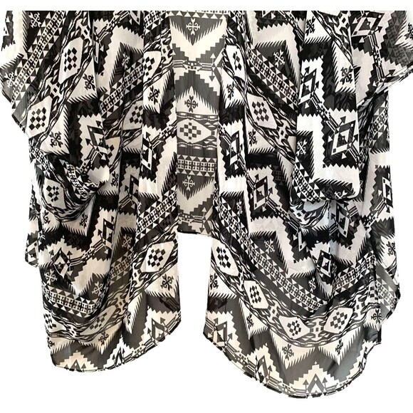 Charming Charlie Sheer Open Front Kimono Wrap Black/White Aztec Print Size L - Picture 4 of 5